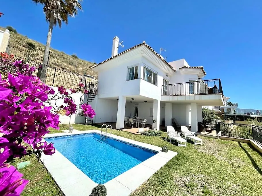 Контакты Modern Holiday Home & Panoramic Views
