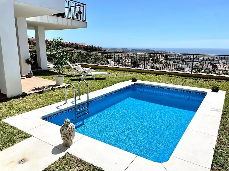 Modern Holiday Home & Panoramic Views Михас