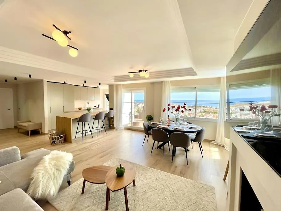 Modern Holiday Home & Panoramic Views ミハス 0*,  スペイン